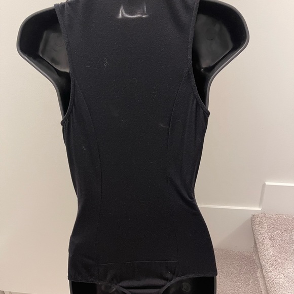 Woman’s BEBE Low low cut Tank, Size XS, True black in colour - Picture 2 of 3